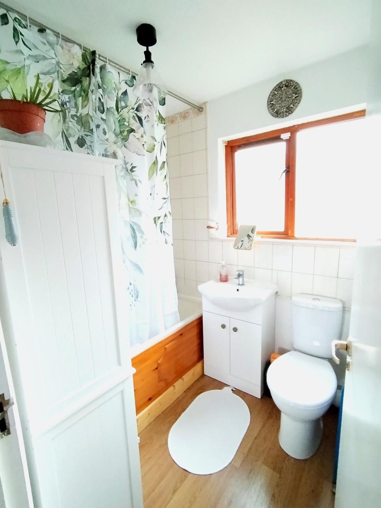 Home Away Home Near Heathrow Airport Cowley  외부 사진