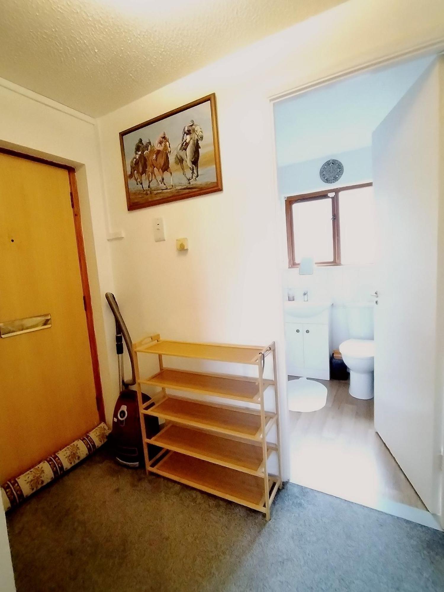 Home Away Home Near Heathrow Airport Cowley  외부 사진