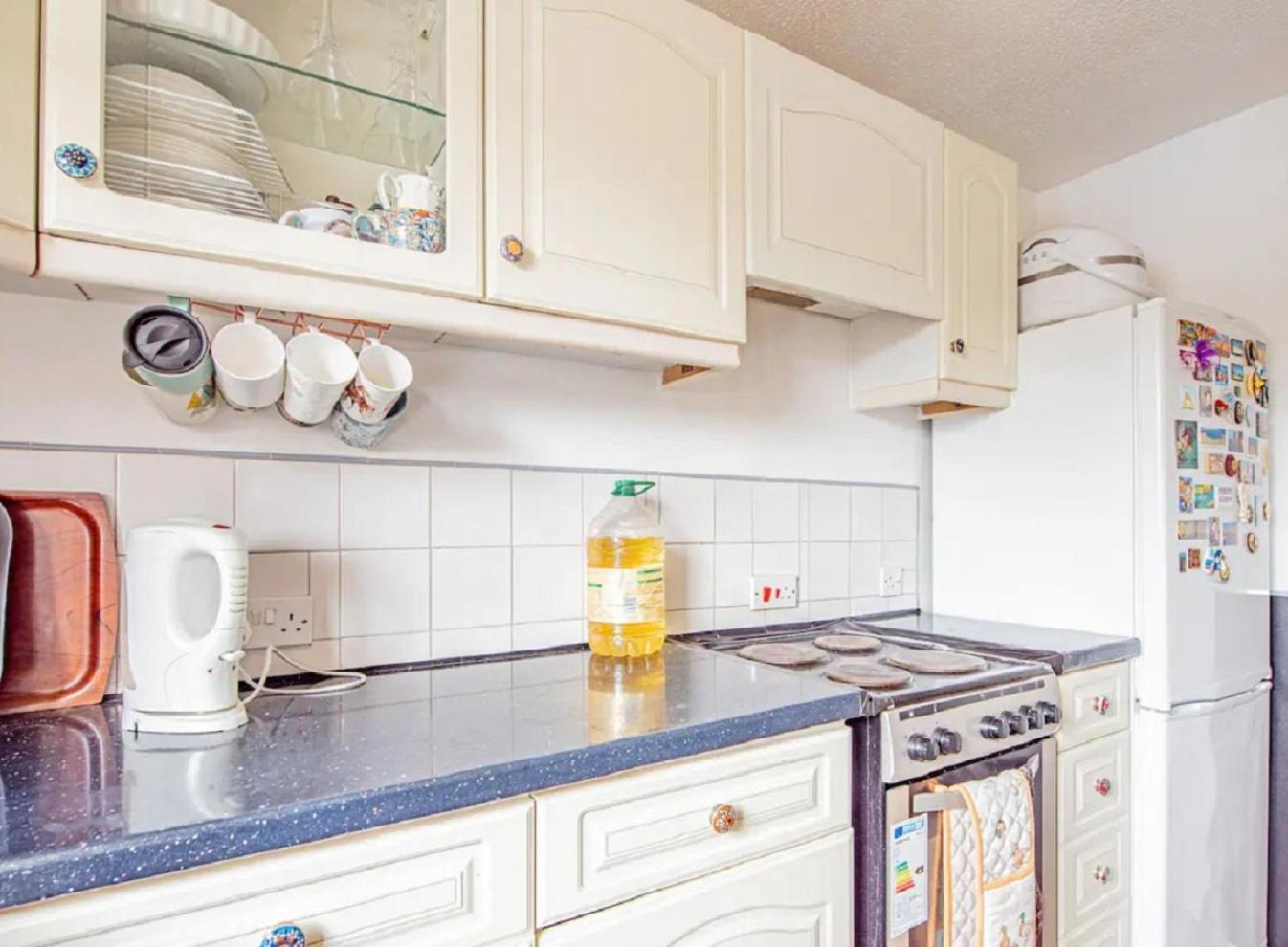 Home Away Home Near Heathrow Airport Cowley  외부 사진