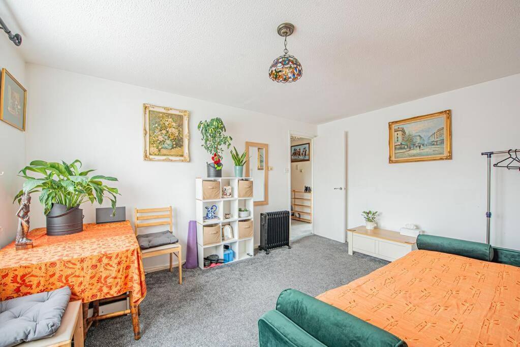 Home Away Home Near Heathrow Airport Cowley  외부 사진